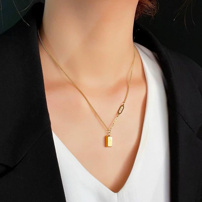 Gold Bar Pendant Necklace ✨