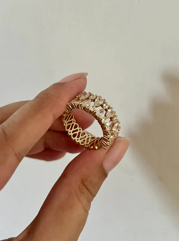 Luxurious Zircon Ring Band