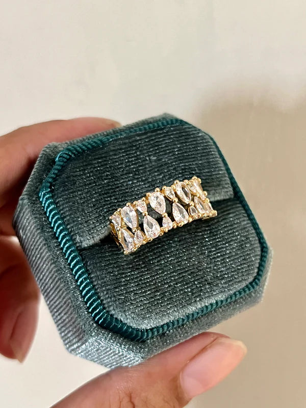 Luxurious Zircon Ring Band