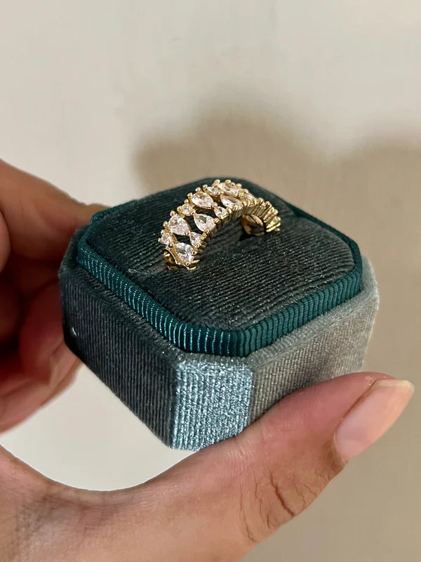 Luxurious Zircon Ring Band
